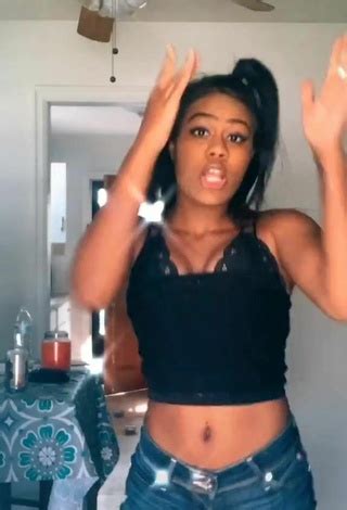 Britney Gnb Britneyy Official Cleavage Crop Top Black Crop Em Britney Gnb Britneyy Official Cleavage Crop Top Black Crop Em