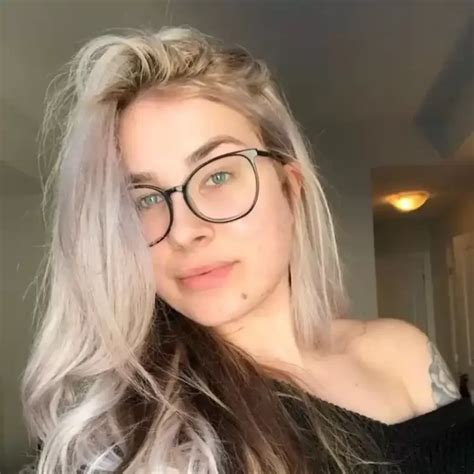 How Old Is Jen Brett Bio Wiki Instagram Age Height Family How Old Is Jen Brett Bio Wiki Instagram Age Height Family