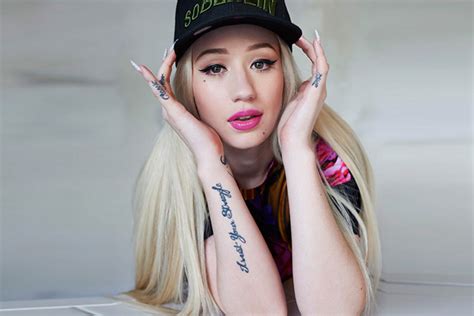 Iggy Azalea Goes Topless Previews New Music In Bed Iggy Azalea Goes Topless Previews New Music In Bed