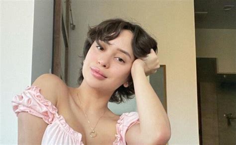 Imposing Veronica Perasso With A Tiny Green Pictures News Photos Imposing Veronica Perasso With A Tiny Green Pictures News Photos