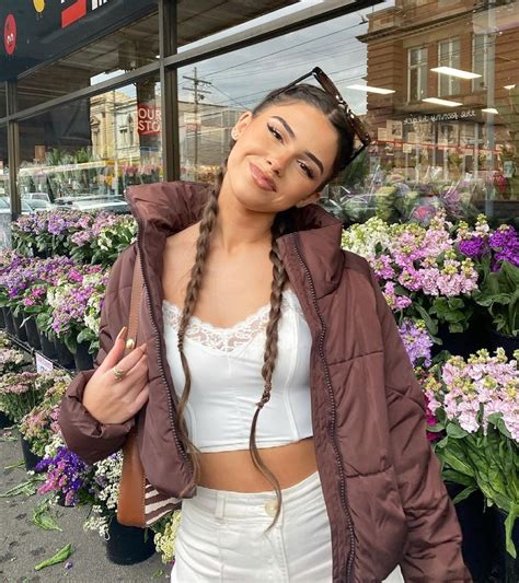 Leah Halton Leahhalton Scrolller