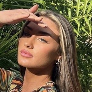 Mckinley Richardson Edad Familia Biograf A Famous Birthdays Mckinley Richardson Edad Familia Biograf A Famous Birthdays