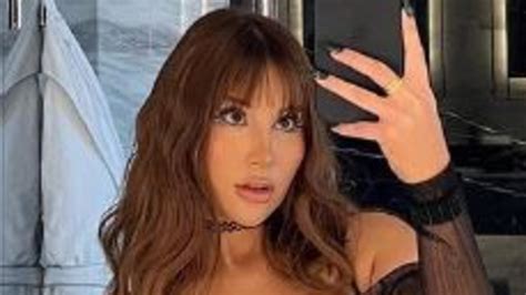 Mikaela Testa Slammed For Gun Pic As Favourite Thing About The Us Mikaela Testa Slammed For Gun Pic As Favourite Thing About The Us