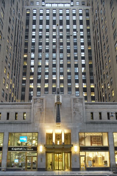 New York Life Insurance Company Renews Expands To Over 110K Sf At New York Life Insurance Company Renews Expands To Over 110K Sf At