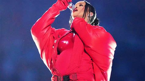 Rihanna Pregnant With Baby No 2 Hollywood Life Rihanna Pregnant With Baby No 2 Hollywood Life