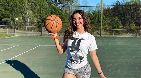Who Is Hoesluvkinz The Rising Star In Modelling And Social Media 2024 Who Is Hoesluvkinz The Rising Star In Modelling And Social Media 2024