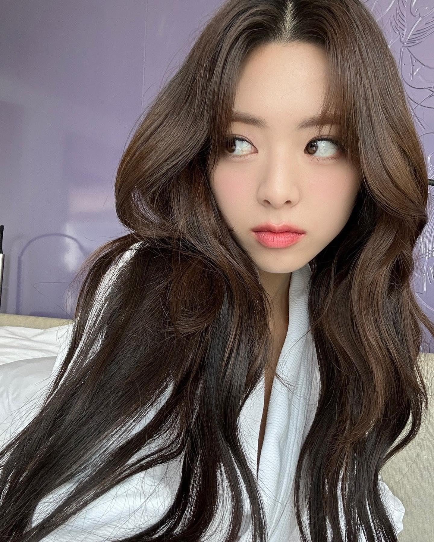 Yuna Of Itzy R Kpophotties Yuna Of Itzy R Kpophotties