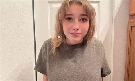 Zoe Moore Wikipedia Age Boyfriend Family Height Bio Model